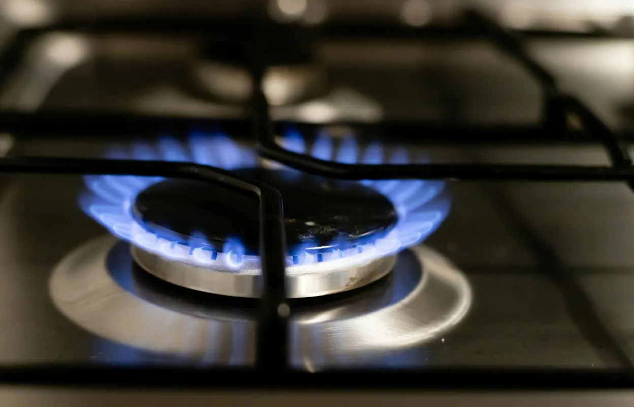 Commercial kitchen burners with LPG setup